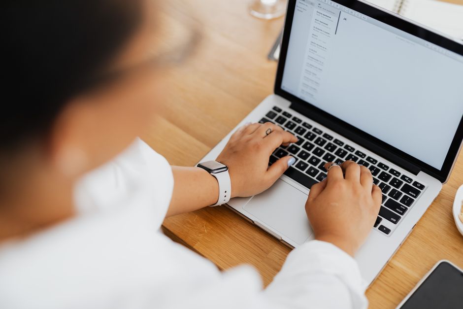 Email professionale che ottiene risposta: la formula senza sembrare robot
